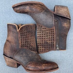 Corral Vintage Leather Short Boots – C3124 Size 8 – Basketweave & Cutouts